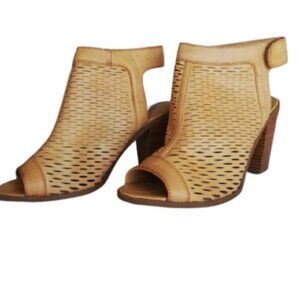 Beige Blcck Heel Open Toe Sandals Size 10